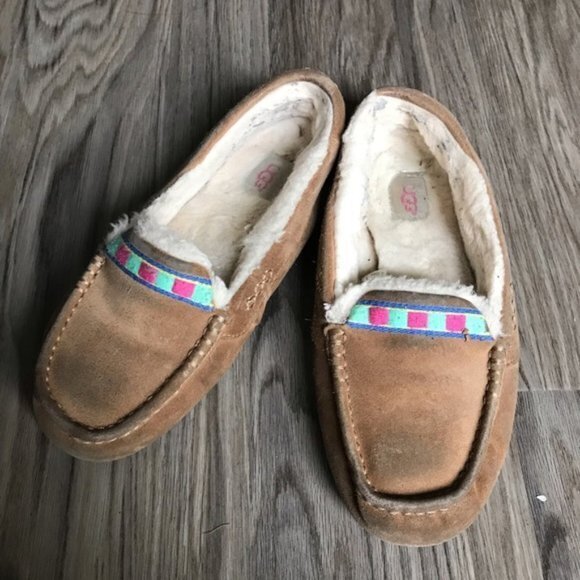 UGG Chestnut Ansley Embroidered Slipper moccasins - Picture 2 of 7